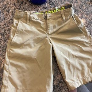 Boys Under Armour golf shorts. Size Y SMALL